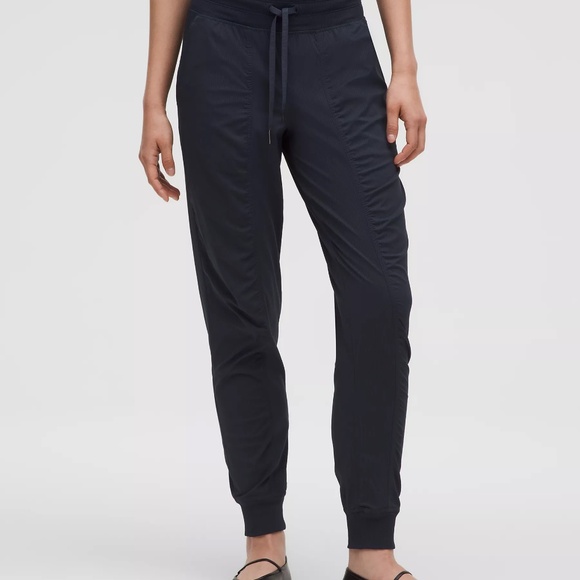 Lululemon Dance Studio Mid-Rise Joggers. Black Size 4 - Picture 1 of 6